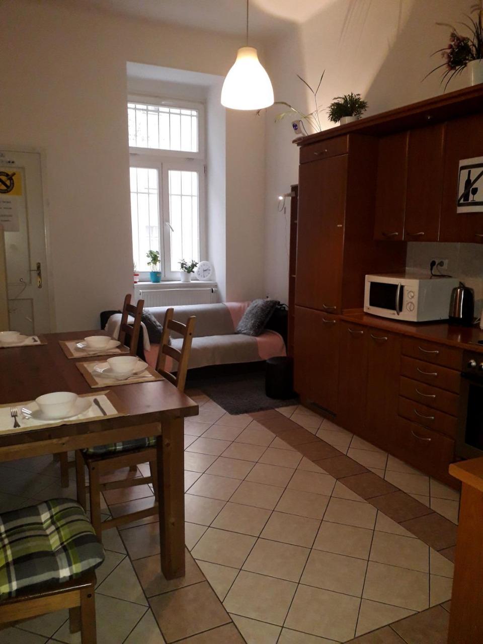 Prague Hostel Na Smetance מראה חיצוני תמונה