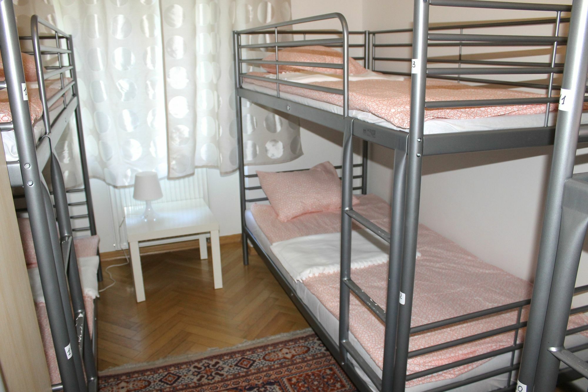 Prague Hostel Na Smetance מראה חיצוני תמונה